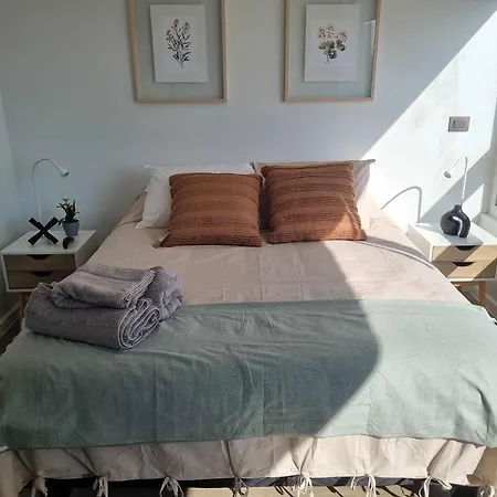 Snug Studio Retreat In Nunoa